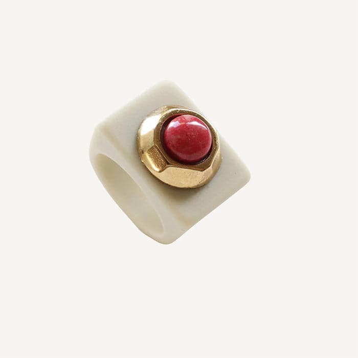 Anillo color hielo con amazonita roja